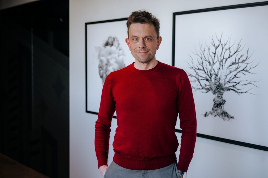 Net Group asus Eesti koolides tehisaru rakendamist toetama