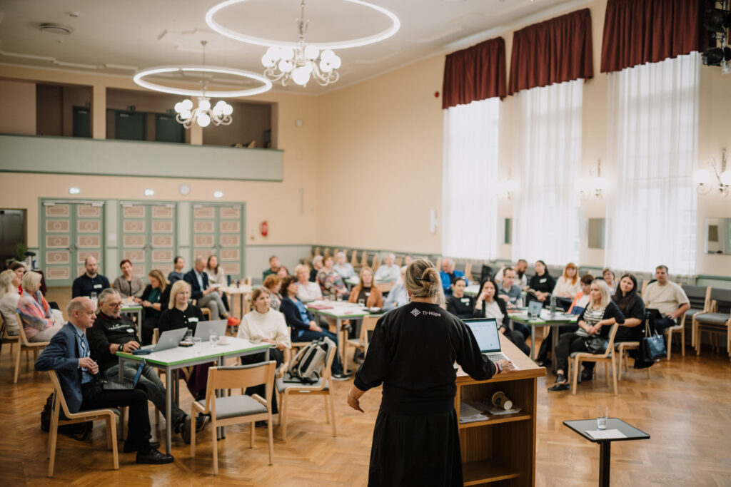 Piret Oppi: Uus e-kursus toetab õpetajate tehisaru kirjaoskust